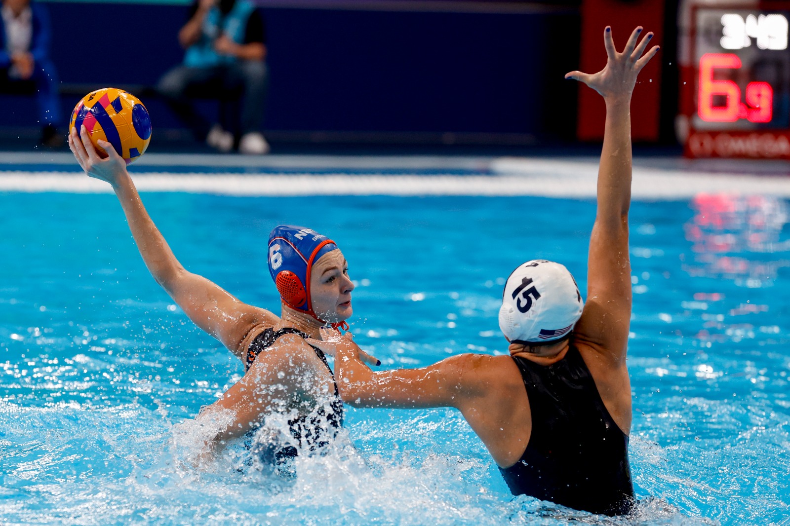 Olympic champion USA beat world champion Netherlands (10-8) in World Cup opener.