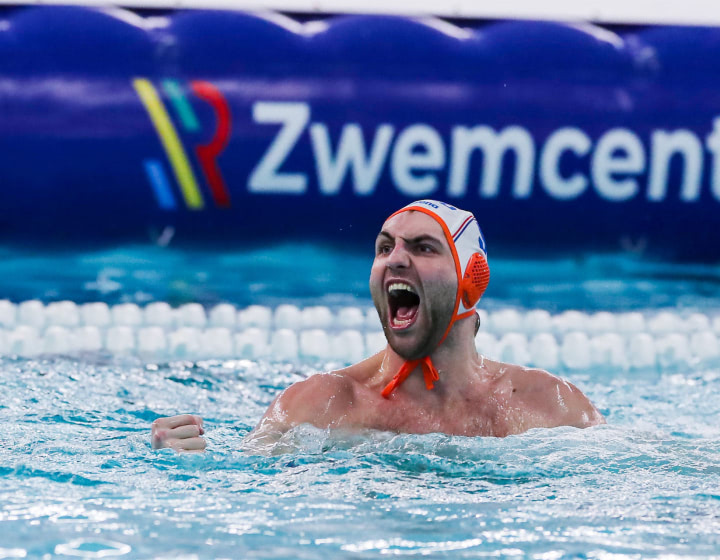 Guus van IJperen schreeuwt het uit na de 8-8. (Foto: Orange Pictures)