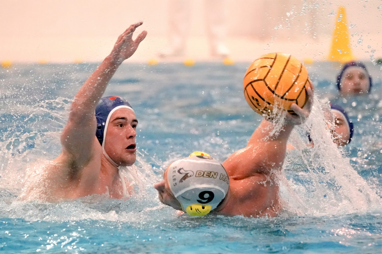 Waterpolo Den Haag op drempel van Eredivisie