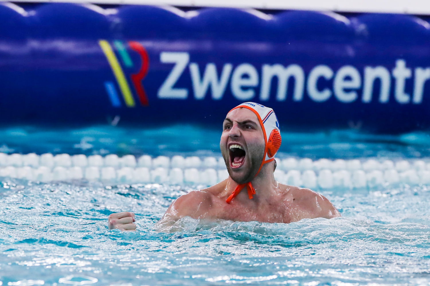 Guus van IJperen schreeuwt het uit na de 8-8. (Foto: Orange Pictures)